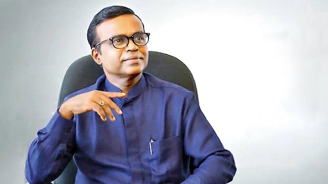 Former MP Karunaratne Paranavithana Withdraws from Elections