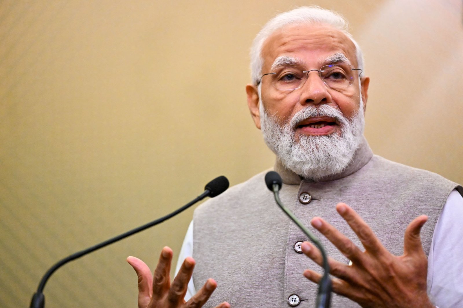 Indian PM Modi Visits Sri Lanka for Investment & Solar Project